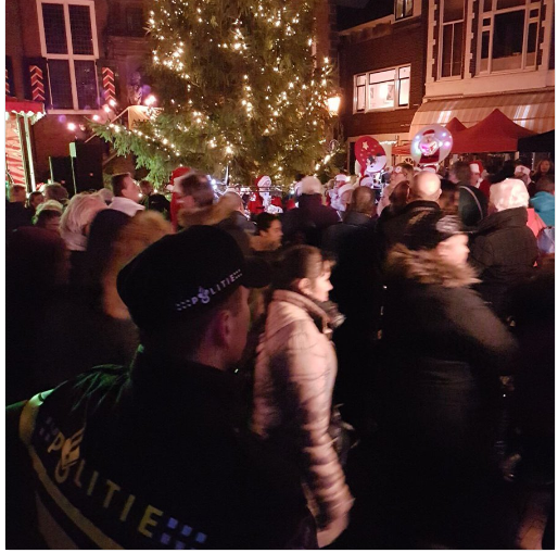 KERST CENTRUM VLAARDINGEN ROND KERSTBOOM STADHUIS WaterwegActueel